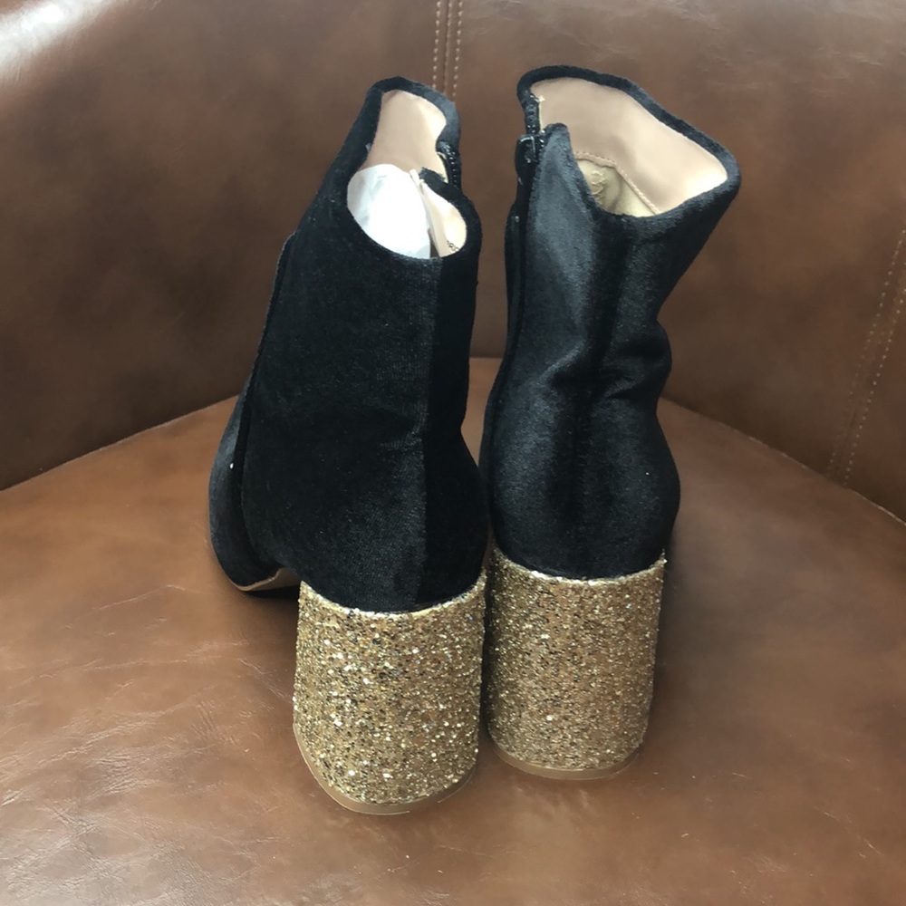 Betsey Johnson Kacey Ankle Bootie - Picture 6 of 11